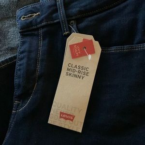 Women’s Levi jeans